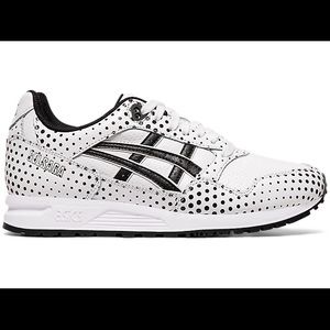 NWT ASICS Black and White Gelsaga Sneakers